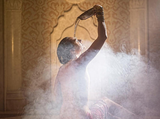 Exfoliere corporala cu sapun negru cu eucalipt si manusa Kessa